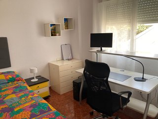 Se alquila habitación en piso compartido