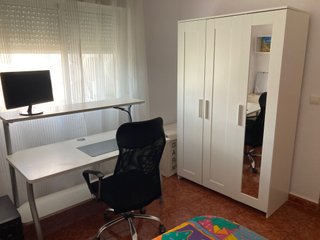 Se alquila habitación en piso compartido