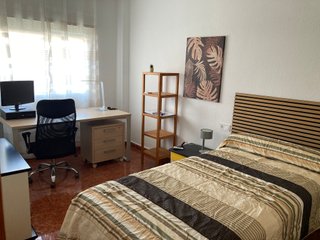 Se alquila habitación en piso compartido