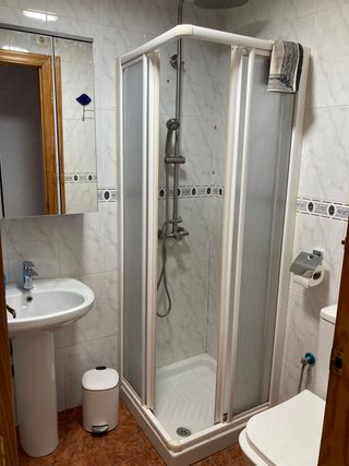 Se alquila habitación en piso compartido