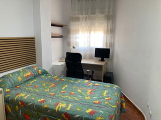Se alquila habitación en piso compartido