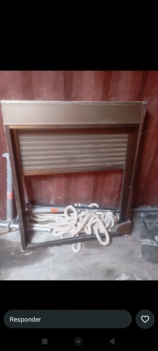 Ventanas de aluminio con persiana y con las ojas