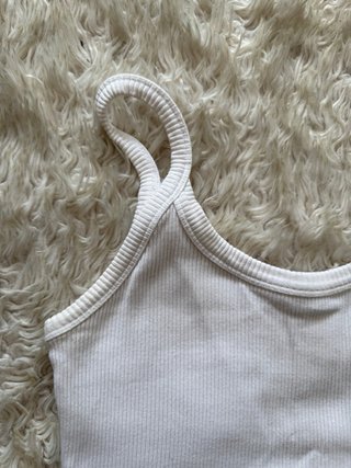 Crop top blanco de tirantes