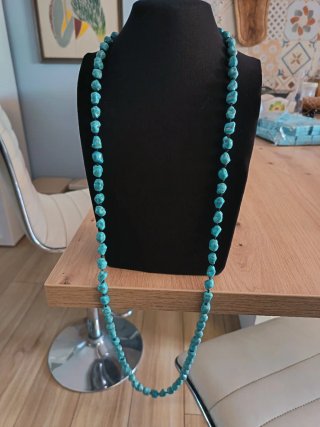 Collana turchese con dettagli oro