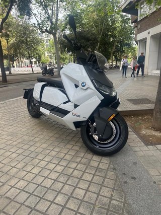 BMW CE04 Maxi-Scooter Eléctrica