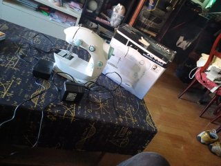 Máquina de coser con accesorios