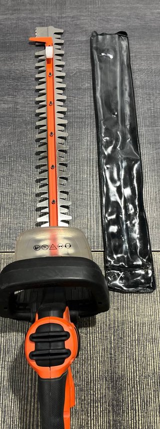 Cortasetos Black+Decker BEHTS501 de 600 W
