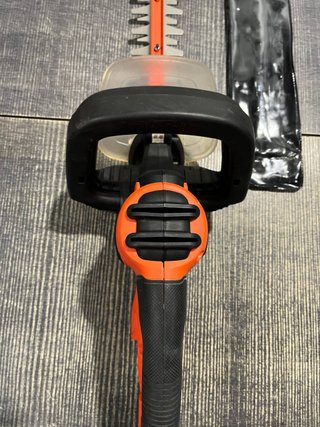 Cortasetos Black+Decker BEHTS501 de 600 W