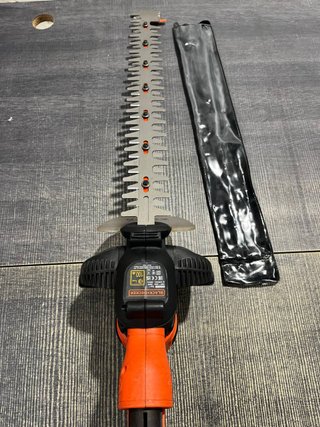 Cortasetos Black+Decker BEHTS501 de 600 W