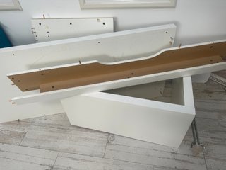 Escritorio IKEA MALM blanco con panel