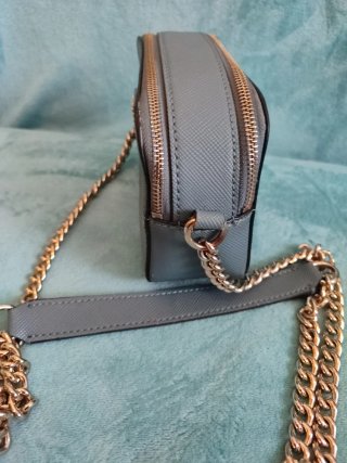Bolso Guess Gris Cadena Dorada