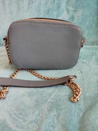Bolso Guess Gris Cadena Dorada
