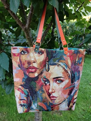Bolso reversible hecho a mano con asas de piel
