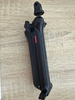 Cámara Insta360 Ace Pro Negra y mango