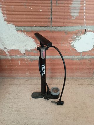 Hinchador de bicicleta con manómetro