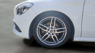 Mercedes-Benz CLA Shooting Brake 180 90 kW (122 CV)