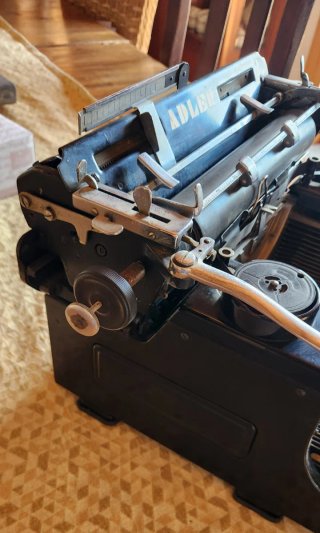 Máquina de escribir Adler Standard