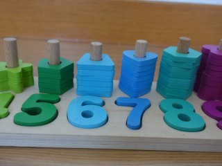 Juego de madera apilable números y formas