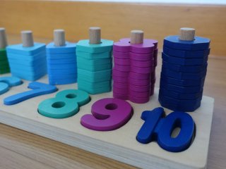 Juego de madera apilable números y formas
