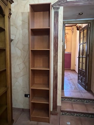Estanterías (2) de madera marrón
