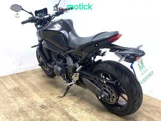 YAMAHA MT-09 (FULL)