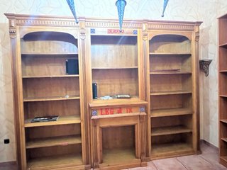 Librería de madera estilo clásico
