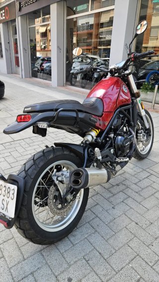 Benelli Leoncino 500 Trail Roja