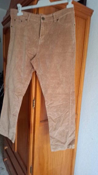 Pantalón beige mujer