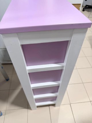 Cajonera estrecha morada y blanca