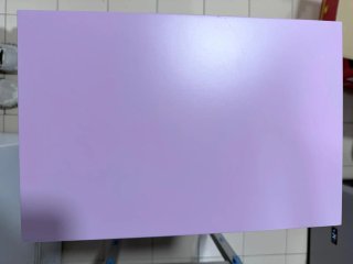 Cajonera estrecha morada y blanca