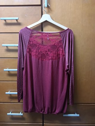 Blusa granate con encaje