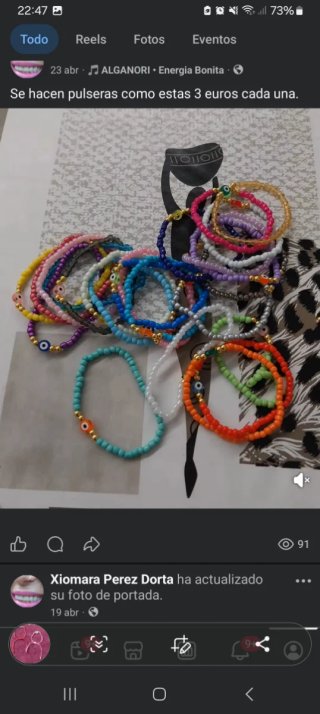 Pulseras de cuentas multicolor y doradas