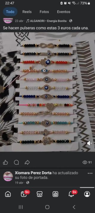 Pulseras de cuentas multicolor y doradas