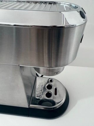 Cafetera Delonghi Dedica EC685.M