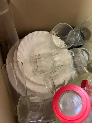 Cristalería variada: copas, tazas y más