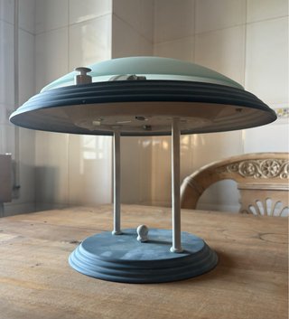 Lámpara de mesa azul y verde