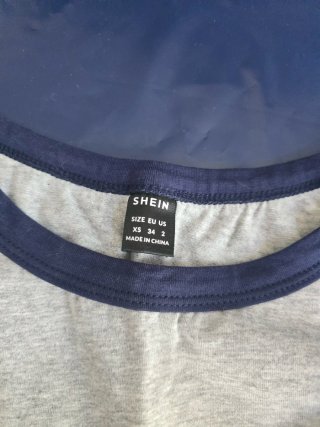 Camiseta SHEIN manga larga gris y azul Talla XS