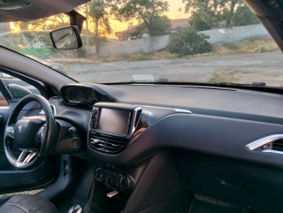 Peugeot 208 2015