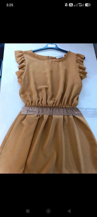 Vestido mostaza con volantes talla M