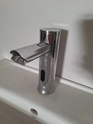 Lavabo Gala con pie y grifo automático