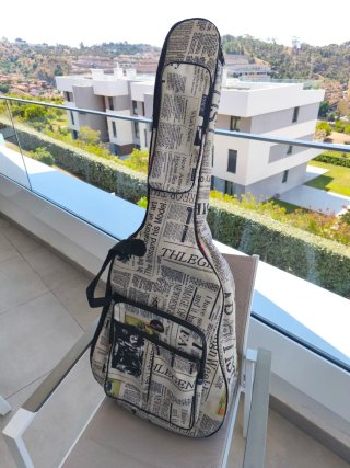 Guitarra Admira Paloma antigua fabricada en España