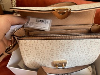 Bolso Guess + Bamba Guess Conjuntos