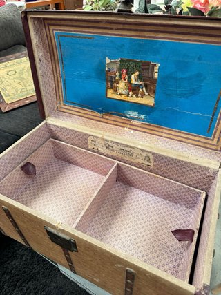 Maleta antigua de madera y cuero
