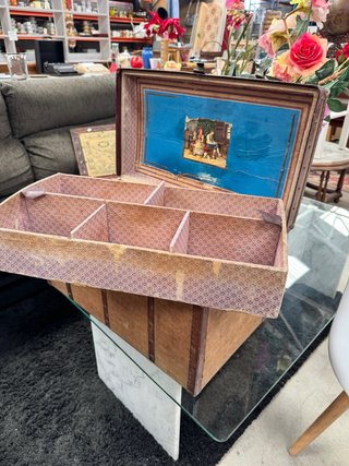 Maleta antigua de madera y cuero
