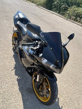 YAMAHA R1