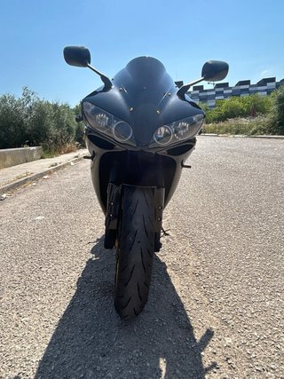 YAMAHA R1