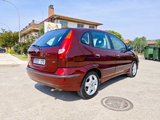 Nissan Almera Tino 2003