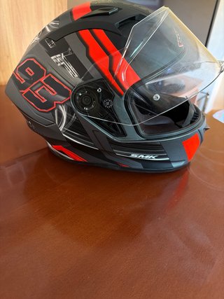 Casco de moto SMK negro y rojo PRECIO NEGOCIABLE