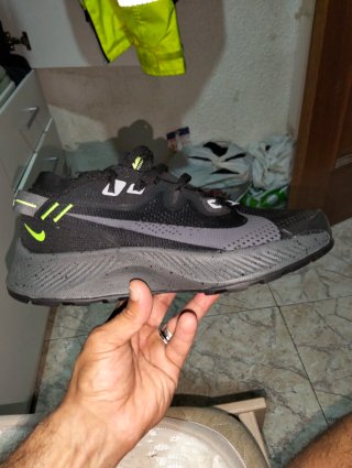 Zapatilla Nike Hombre Negra y Gris