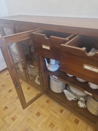Cómoda Banak Importa Madera y Cristal
